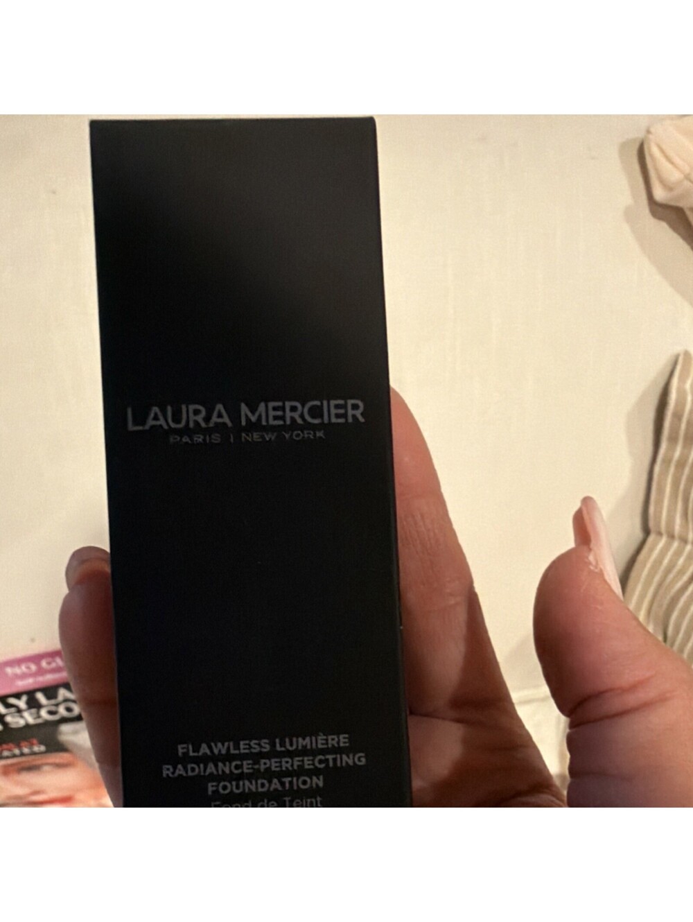 Laura Mercier Flawless Lumiere Foundation Medium Luminous Hydrating